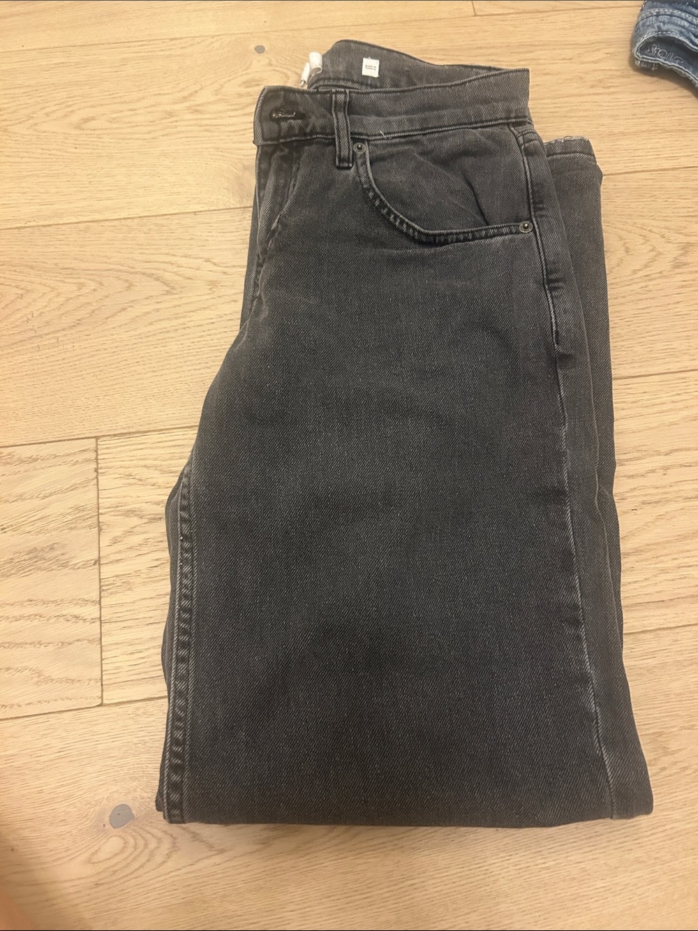 low -Rise Wide Leg Jeans in Washed Charcoal